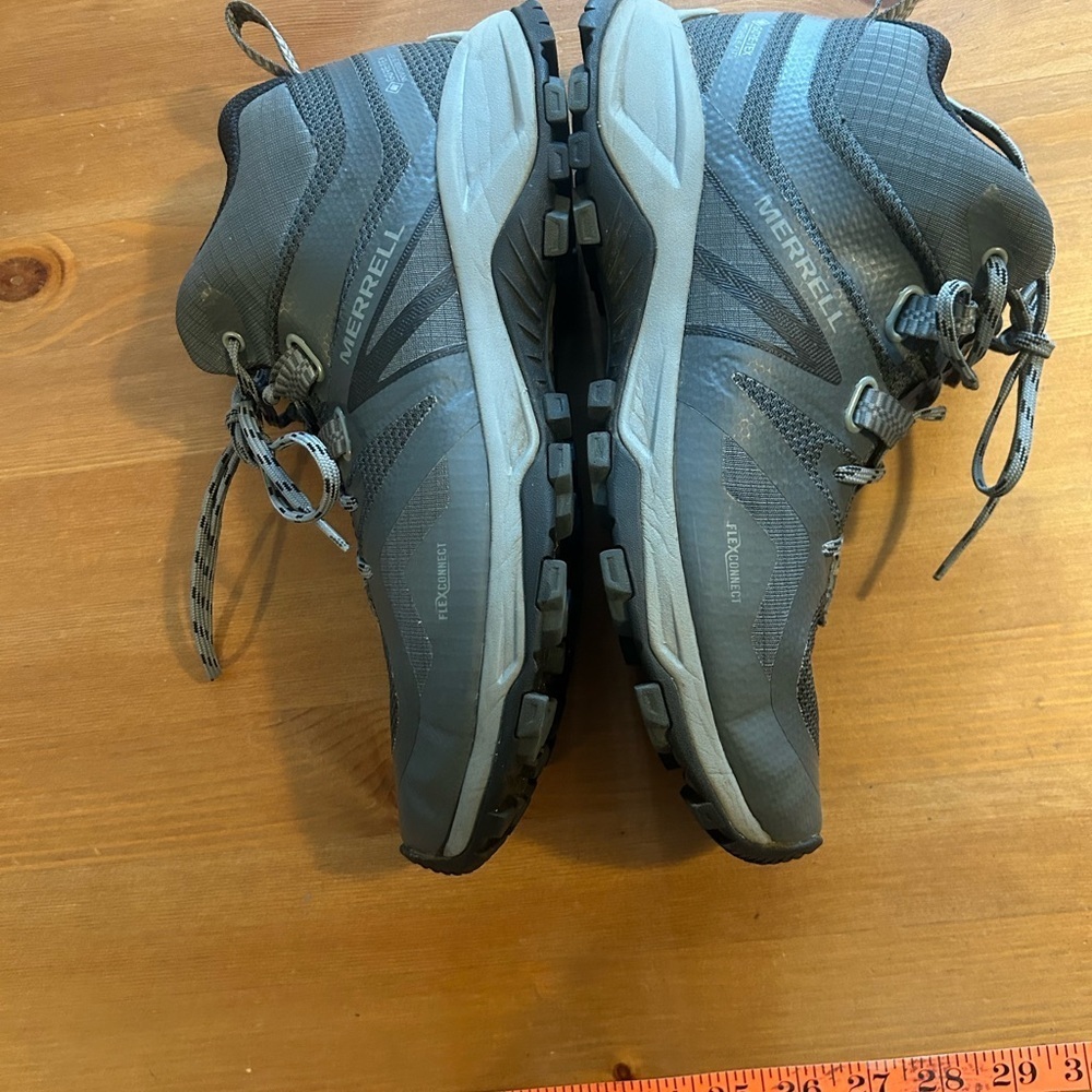 Merrell Gore-Tex Invisible Fit Men's Black and Gray Athletic Shoes 9 - Picture 2 of 11